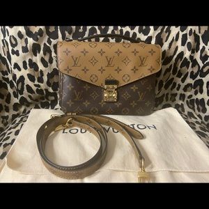 Louis Vuitton Pochette Metis Reverse